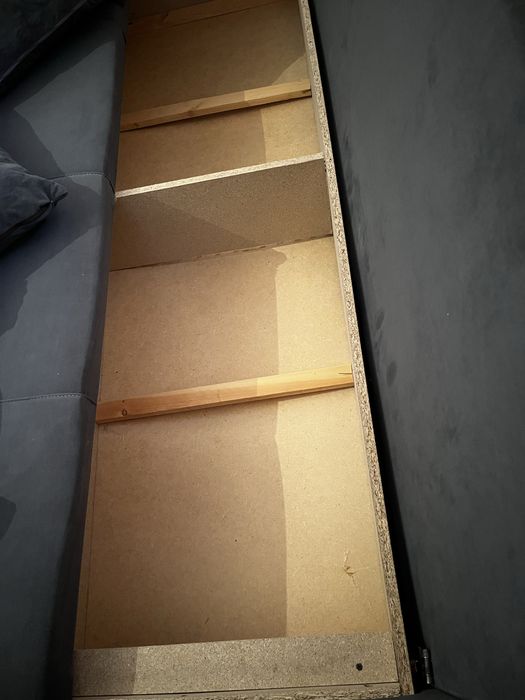 Продам диван в нормальном состояний