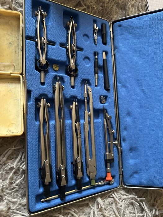 Набор чертежника / готовальня