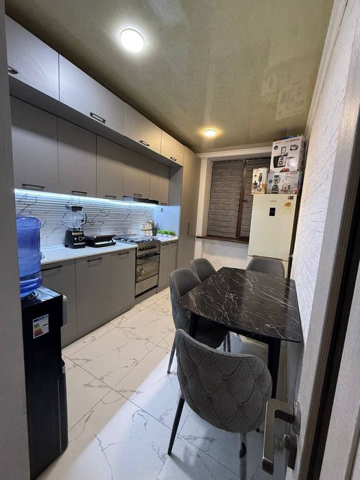 Kvartira sotiladi Novostroyka chilonzor kirpichniy dom 2/6/7/  72m²