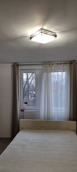 Dau in chirie ap 1 camera si living