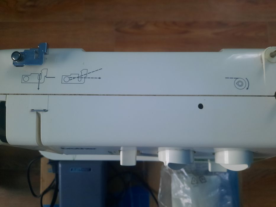 Продам швейную машинку.