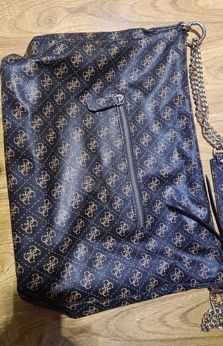 Geanta Guess pe Umar Maro & Auriu Mare