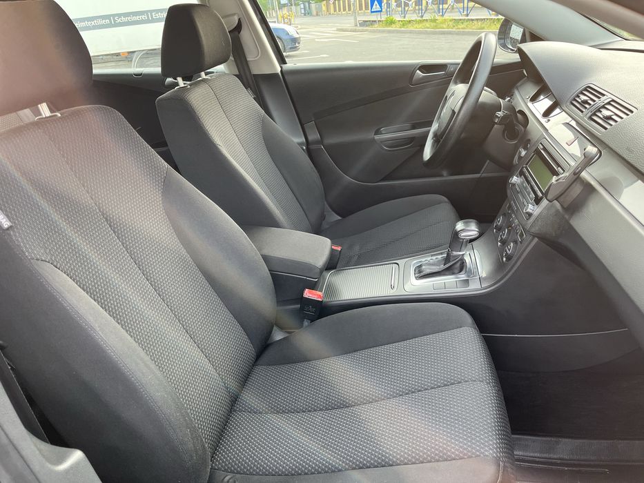 Volkswagen Passat B6 2009 DSG 2.0 TDI  incalzire scaune climatronic carlig remorcare climatronic cotiera faruri automate stergatoare automate