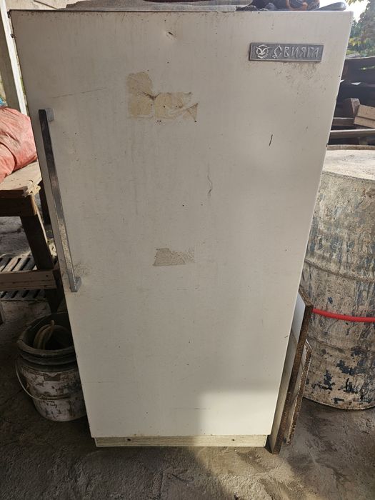 Холодильник сотилади