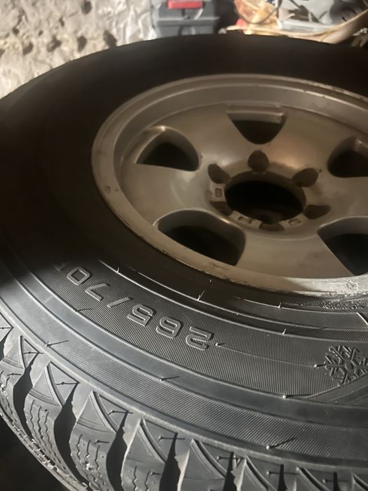 Продам колеса с дисками на джип