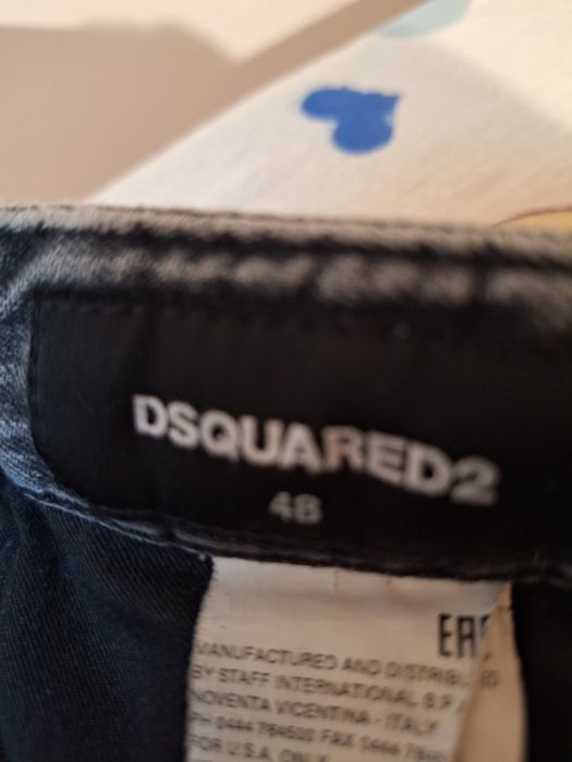 Blugi Dsquared 2, stare foarte buna,ca noi,marimea 48!