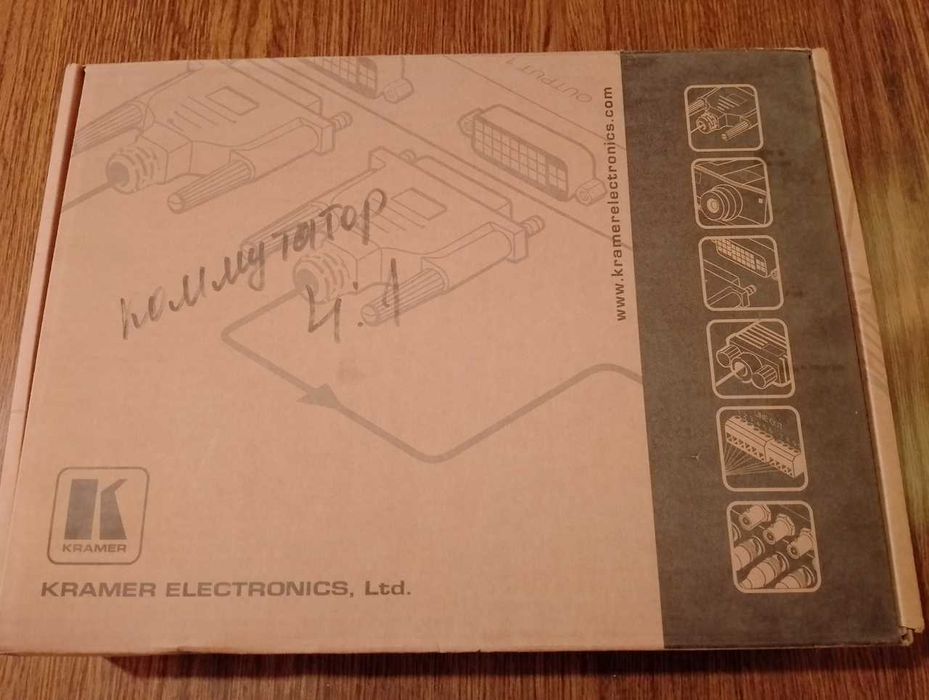 Коммутатор Композитное видео (CV) Kramer VS-421