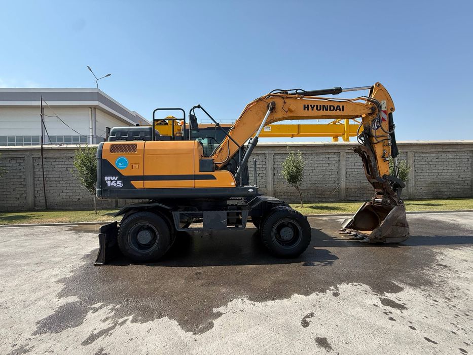 колесный экскаватор Hyundai HW145