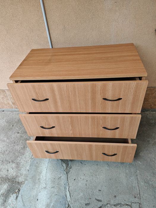 Comodă cu trei sertare și somieră cu picioare