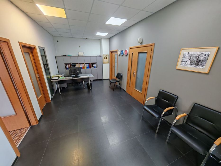 Офис под наем в жк.Лазур - 100кв.м , 5 помещения