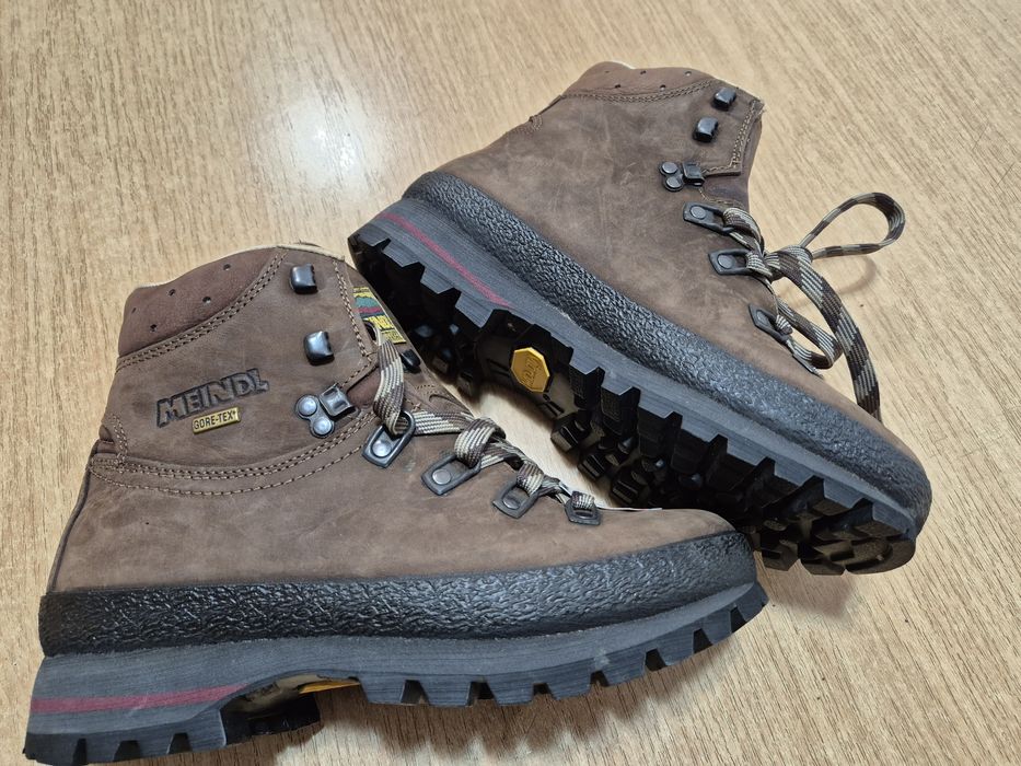 Bocanci  munte Meindl talpic 26 cm