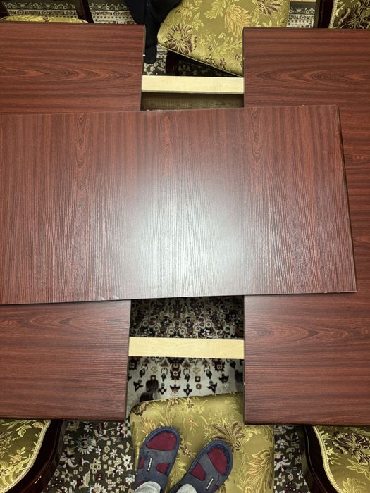 Стол овальный и стулья