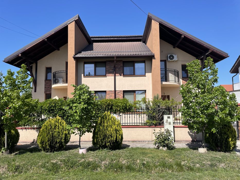 Proprietar - inchiriez jumatate de duplex modern, proaspat renovat, 150 mp, 4 dormitoare, zona linistita