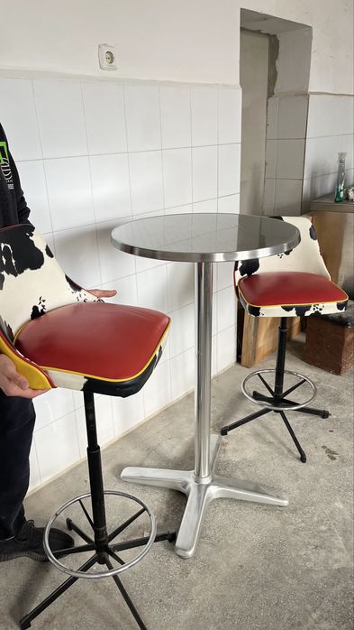 Scaune bar vintage anii ’50 – Cow Print / Rockabilly
