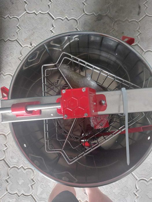 Продам медогонку новую