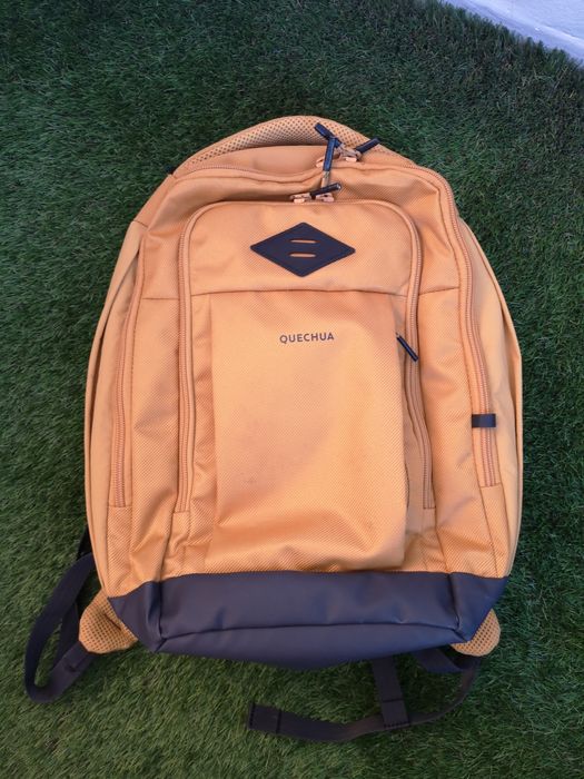 Rucsac Decathlon pt drumeție, 16L, cu buzunare, galben, aproape nou