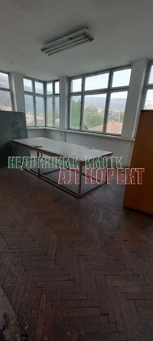 Продава се Промишлена сграда в Провадия - 1764 кв.м за 300 €/кв.м - Снимка #2