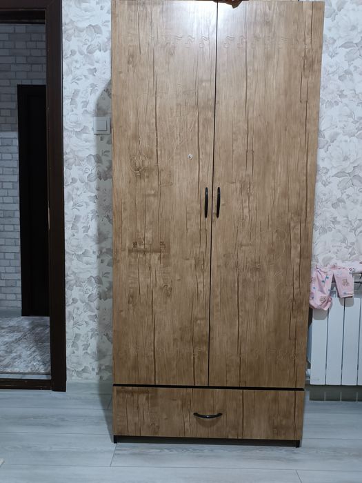 Детская кроватка с рождения до 12 лет и шкаф