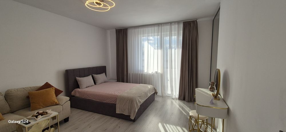 Închiriez studio/garsoniera de lux