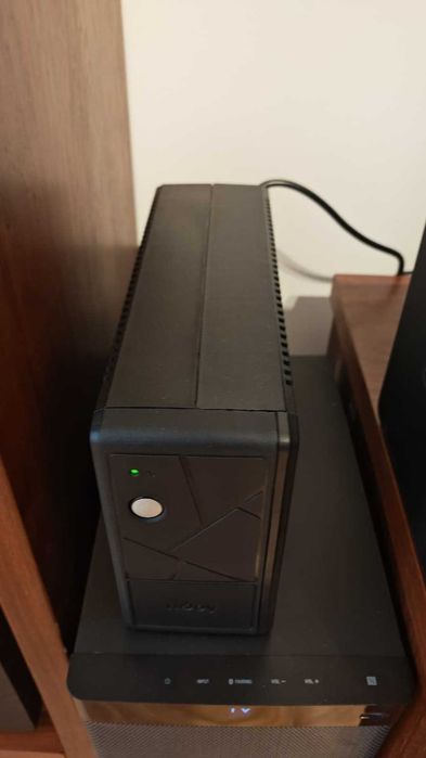 Synology NAS 923+ + 8TB ssd + UPS