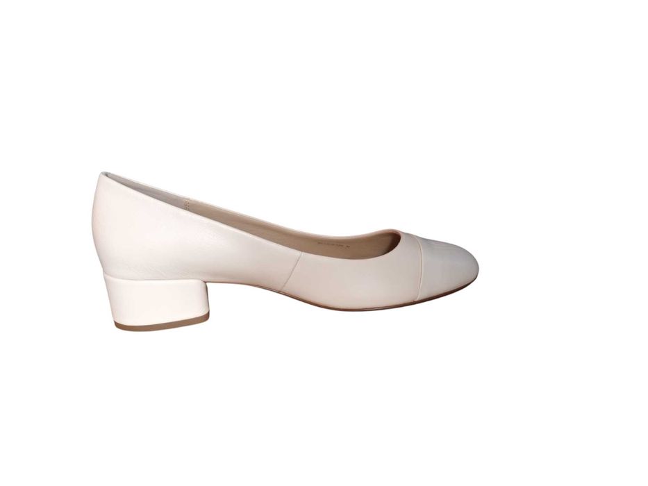 Дамски обувки-балеринки и обувки от естествена кожа с нисък ток