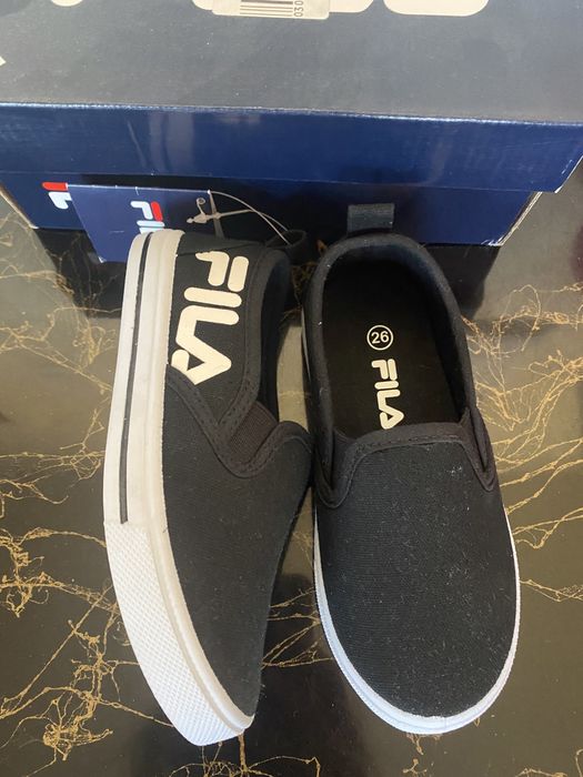 Обувки на fila
