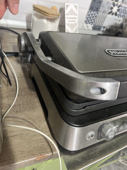 Продам грильницу delonghi