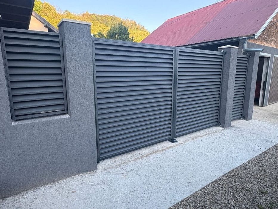 Garduri si porti din sipca metalica, panouri stil jaluzele, tabla cutata, plasa bordurata, fier forjat, BCA si beton si alte modele disponibile