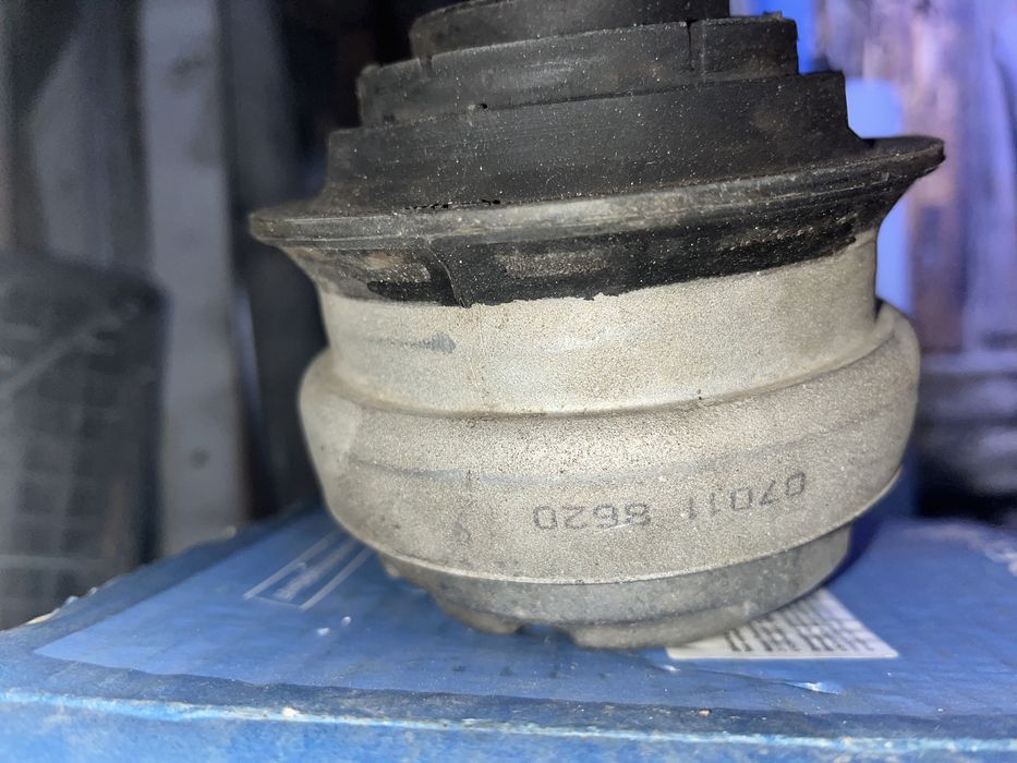 Продам подушку двигателя мерседеса