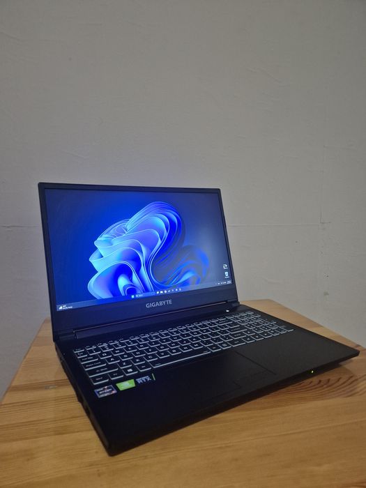 Геймърски Лаптоп Gigabyte / R5 5600H / RTX 3060 / 16GB Ram