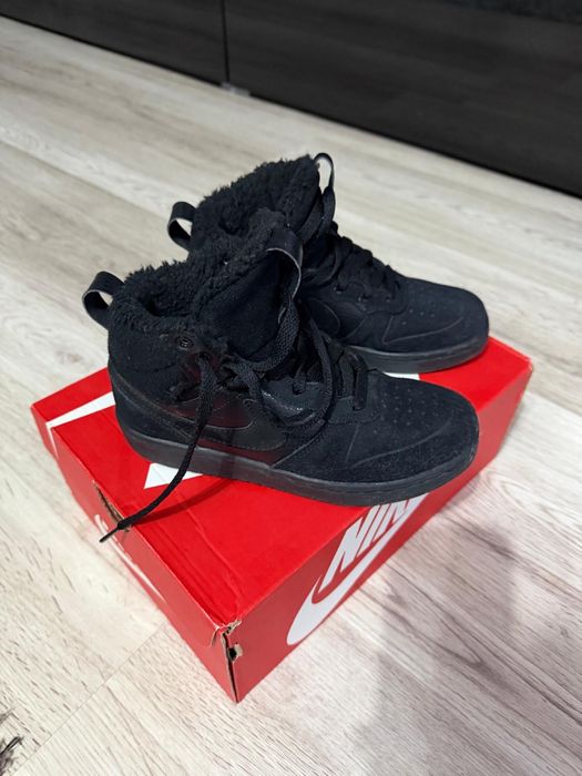 Ghete Nike court borough, marime 33
