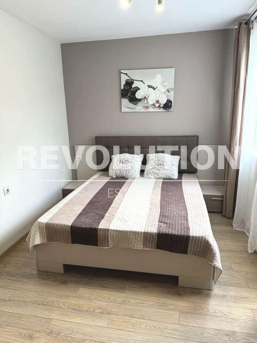 Дава се под наем Двустаен апартамент в Варна, Колхозен пазар - 65 кв.м за 600 € - Снимка #2