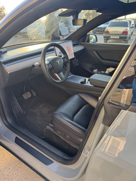 Tesla Model Y 2021 yil kam yurgan