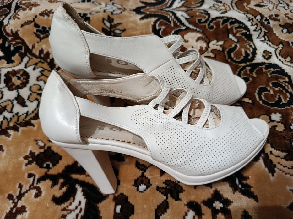 Продам босоножки р 37