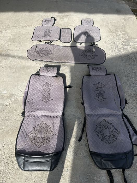 Чехлы универсальные в хорошем состоянии.