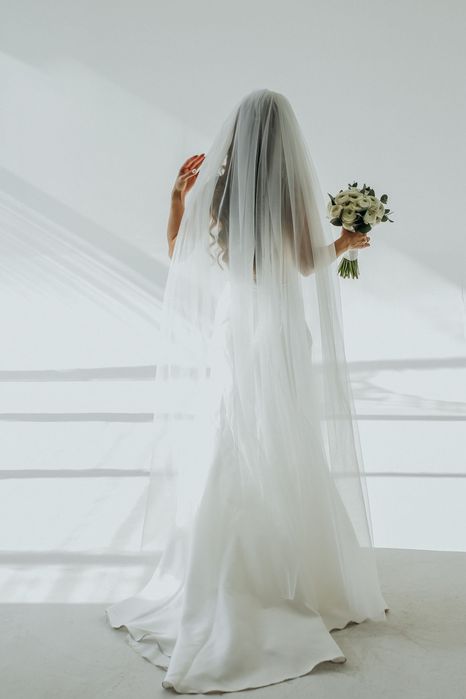 Сватбена рокля + дълъг воал подарък