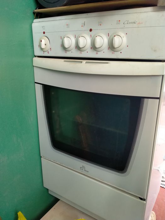 Продам электро плиту Deluxe