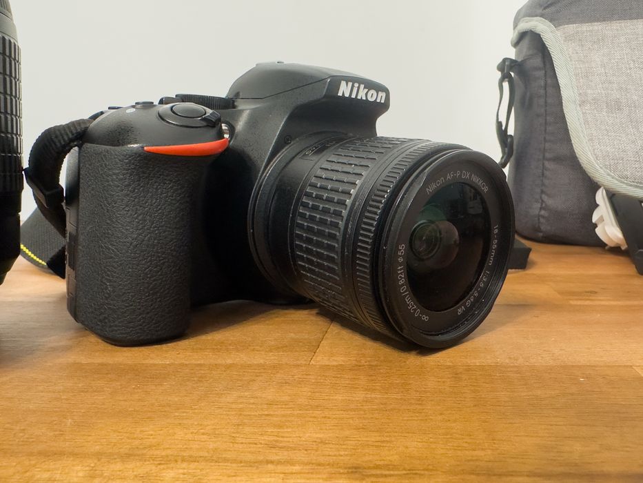 Nikon D3500 cu doua obiective