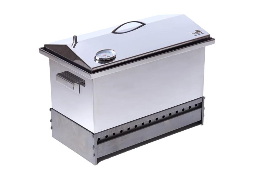 Пушилня за месо и риба и дървени стърготини за опушване