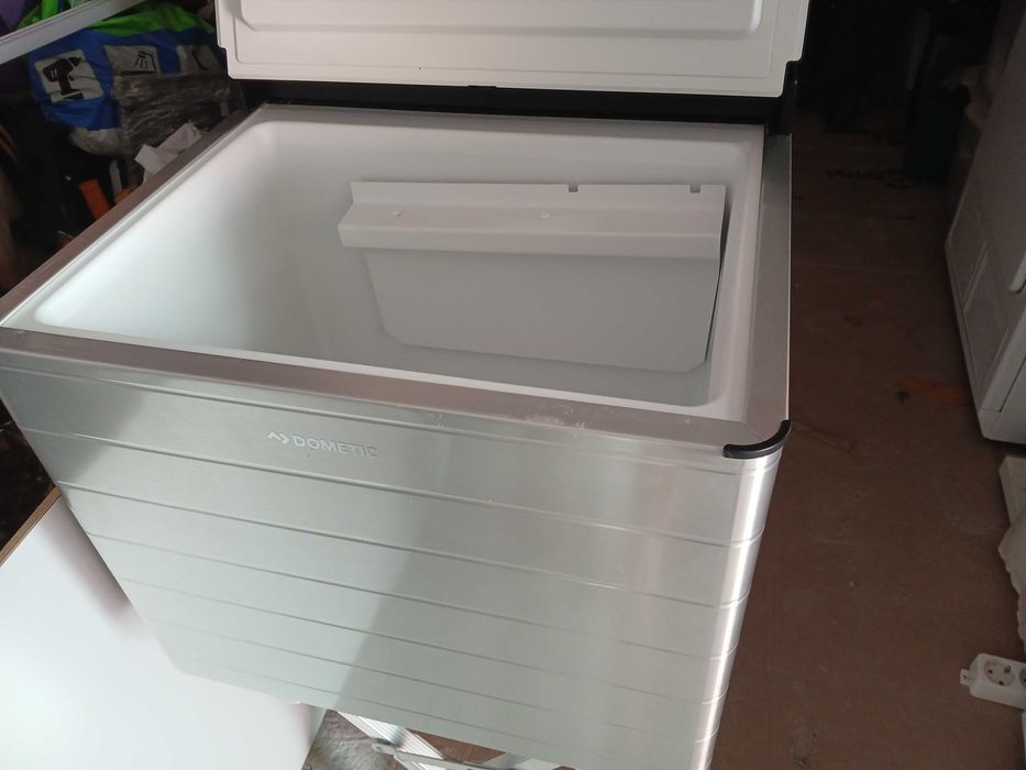 Хладилник Dometic на газ ,12 и 220v