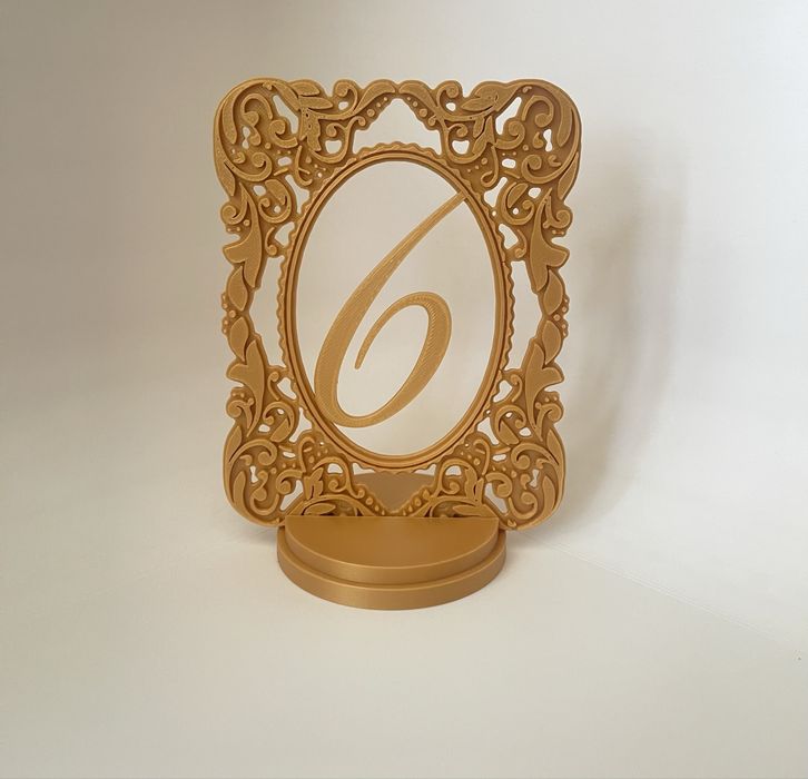 Табелки с номера за маси