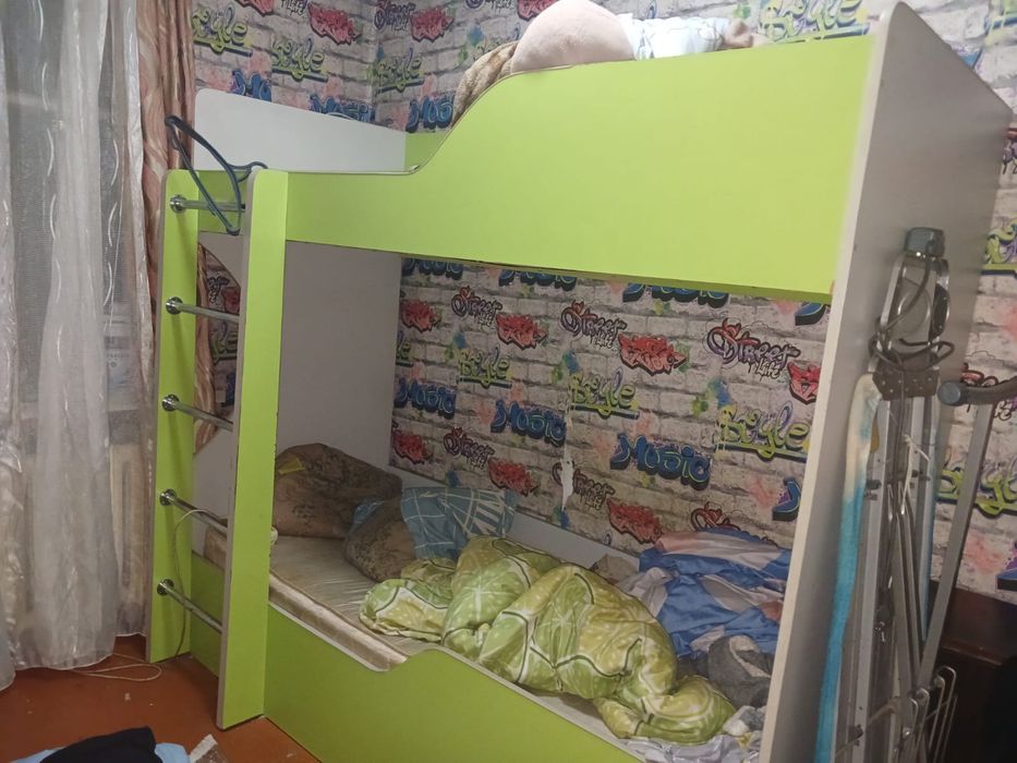 продам кровать 2 х ярустную