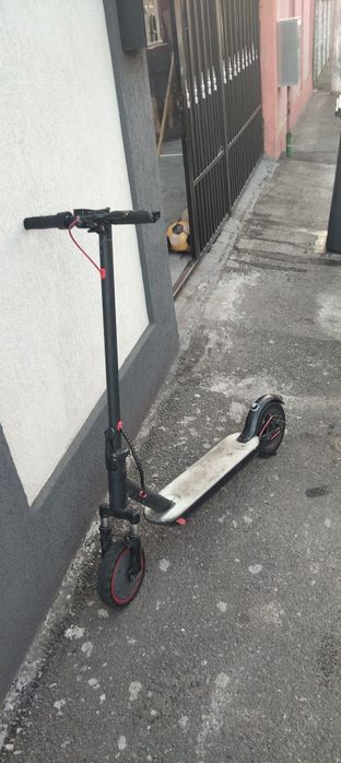 Vând trei trotinete triciclete 1 aovo 2 copie după Xiaomi 3 ninebit de copii cu una de scheme cadou