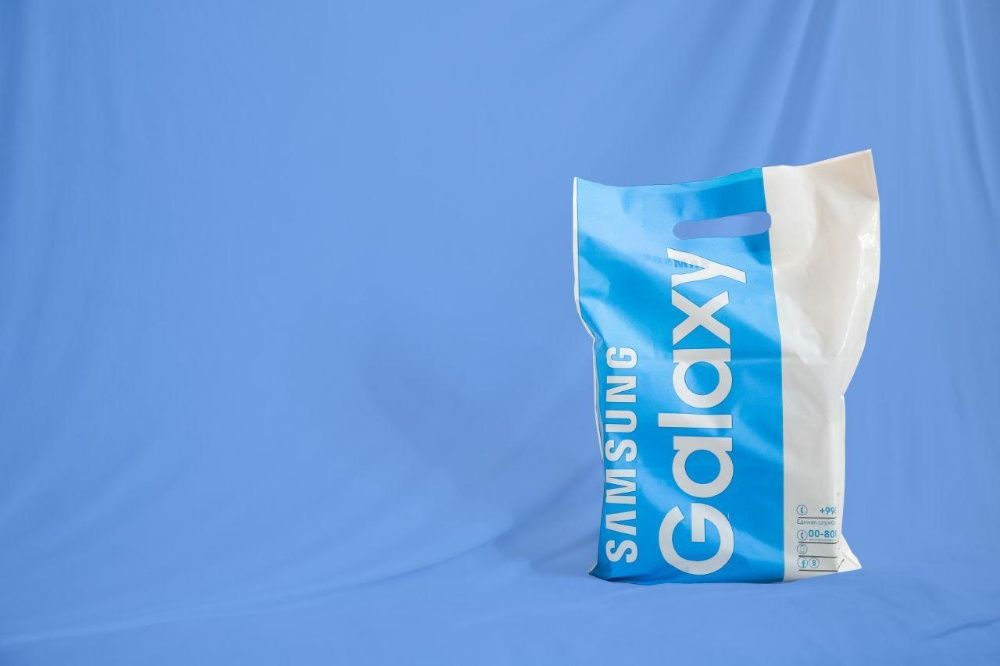 Логотипли пакетлар бутик магазин учун