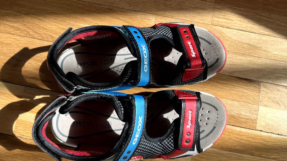 Светещи сандали Geox J250QA '34номер