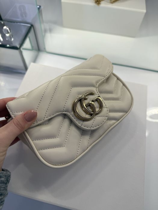 Малка бежова чанта