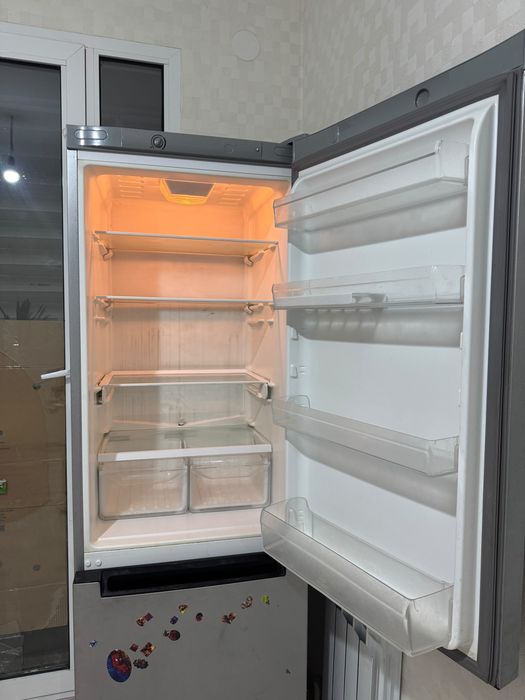 Холодильник Indesit