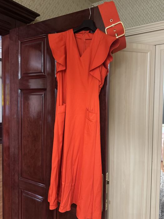 коралловое платье