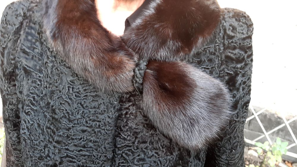 Продается шуба каракуль