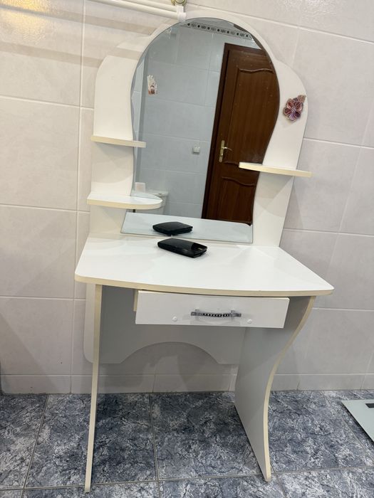 Столик зеркало для девочек